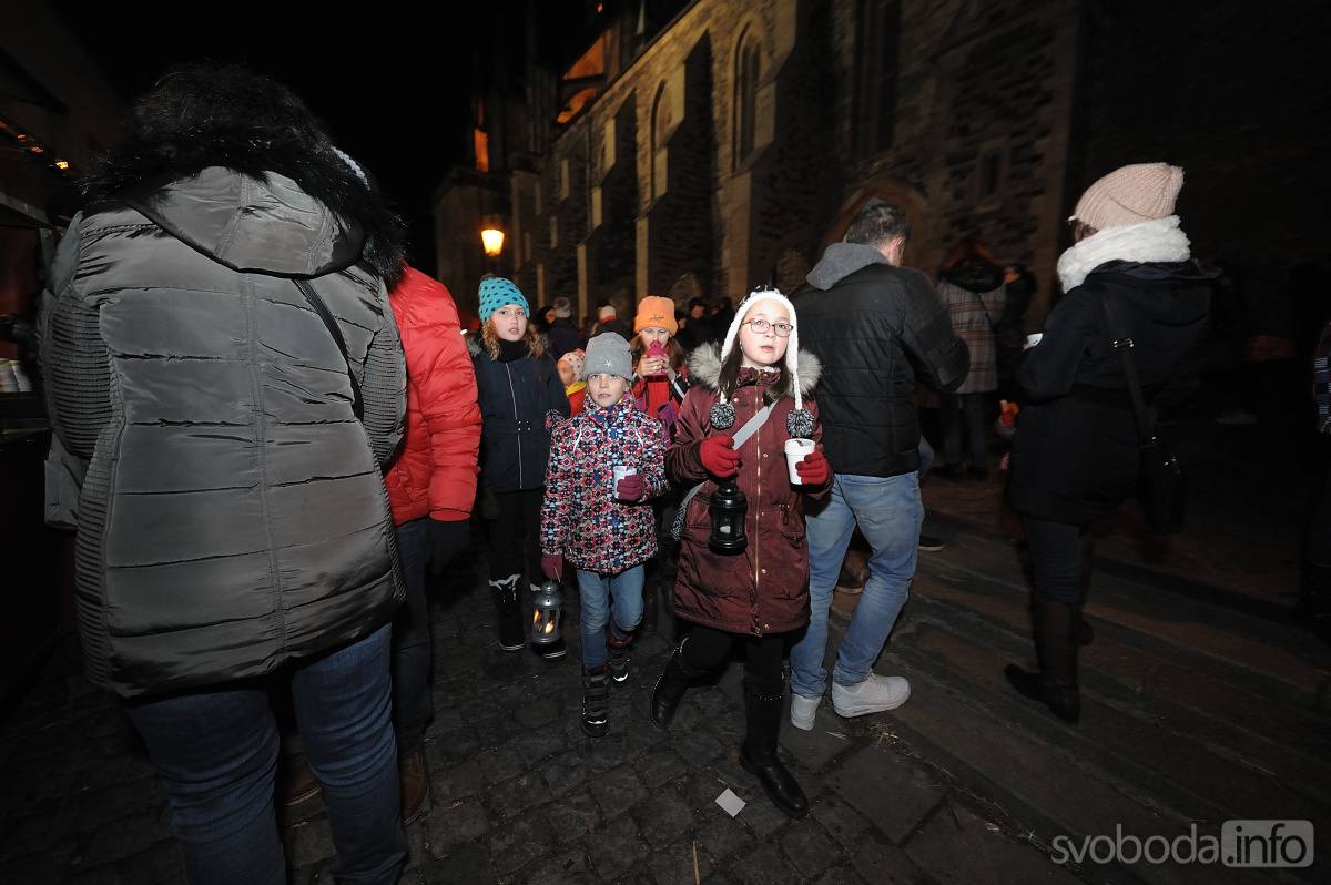 Foto: Okolí Bartoloměje zaplnila adventní Otevřená ulice